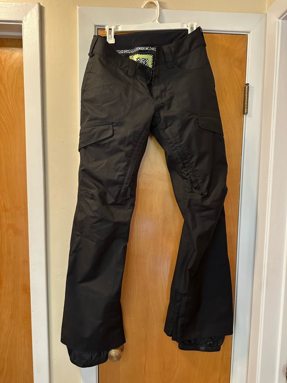 Burton Black Snow / Snowboarding / Skiing Pants Women size small